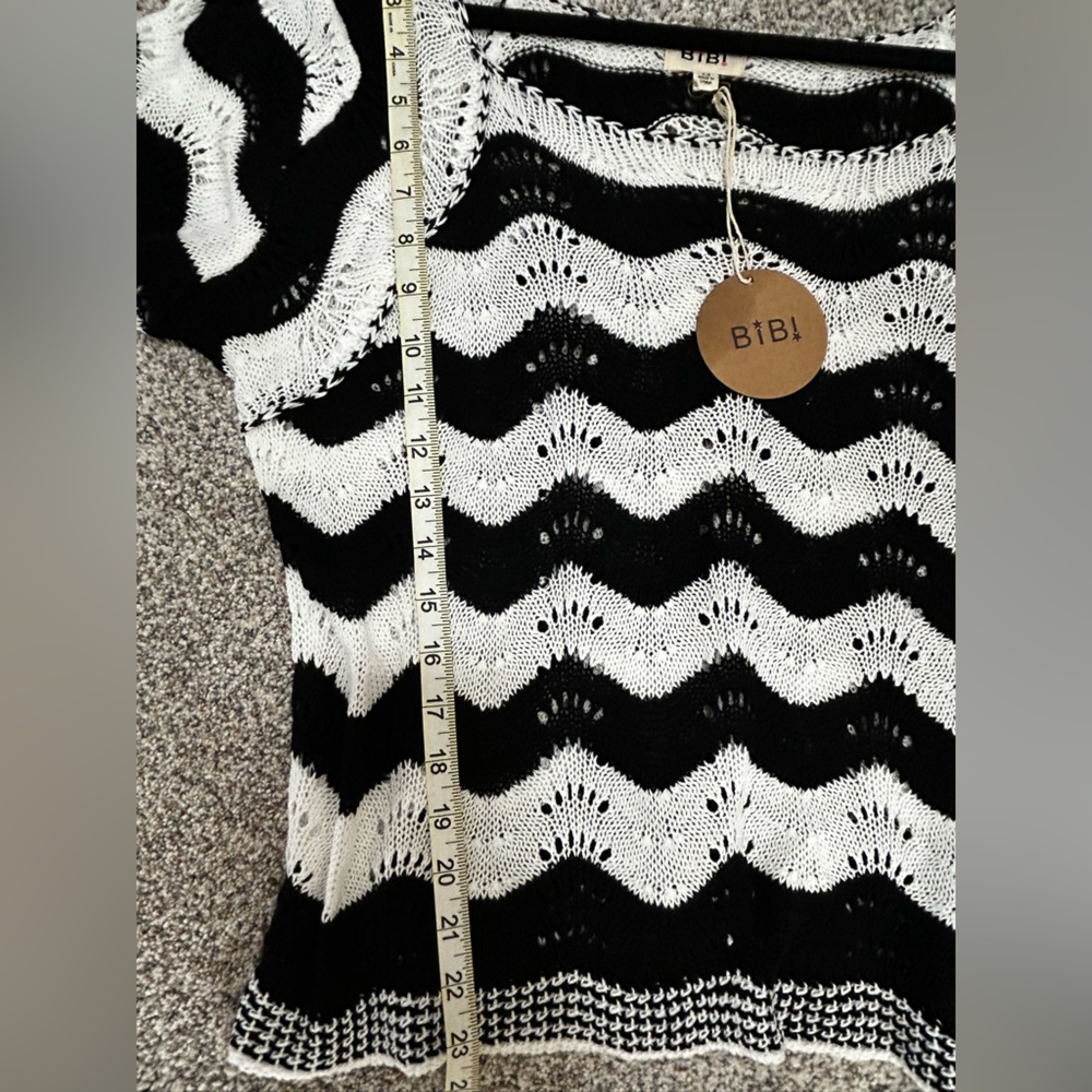BiBi Monochrome Wave Knit Top - Picture 4 of 5